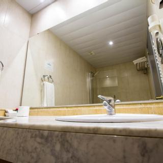 Hotel Moderno Barcelona | Barcelona | Bathroom